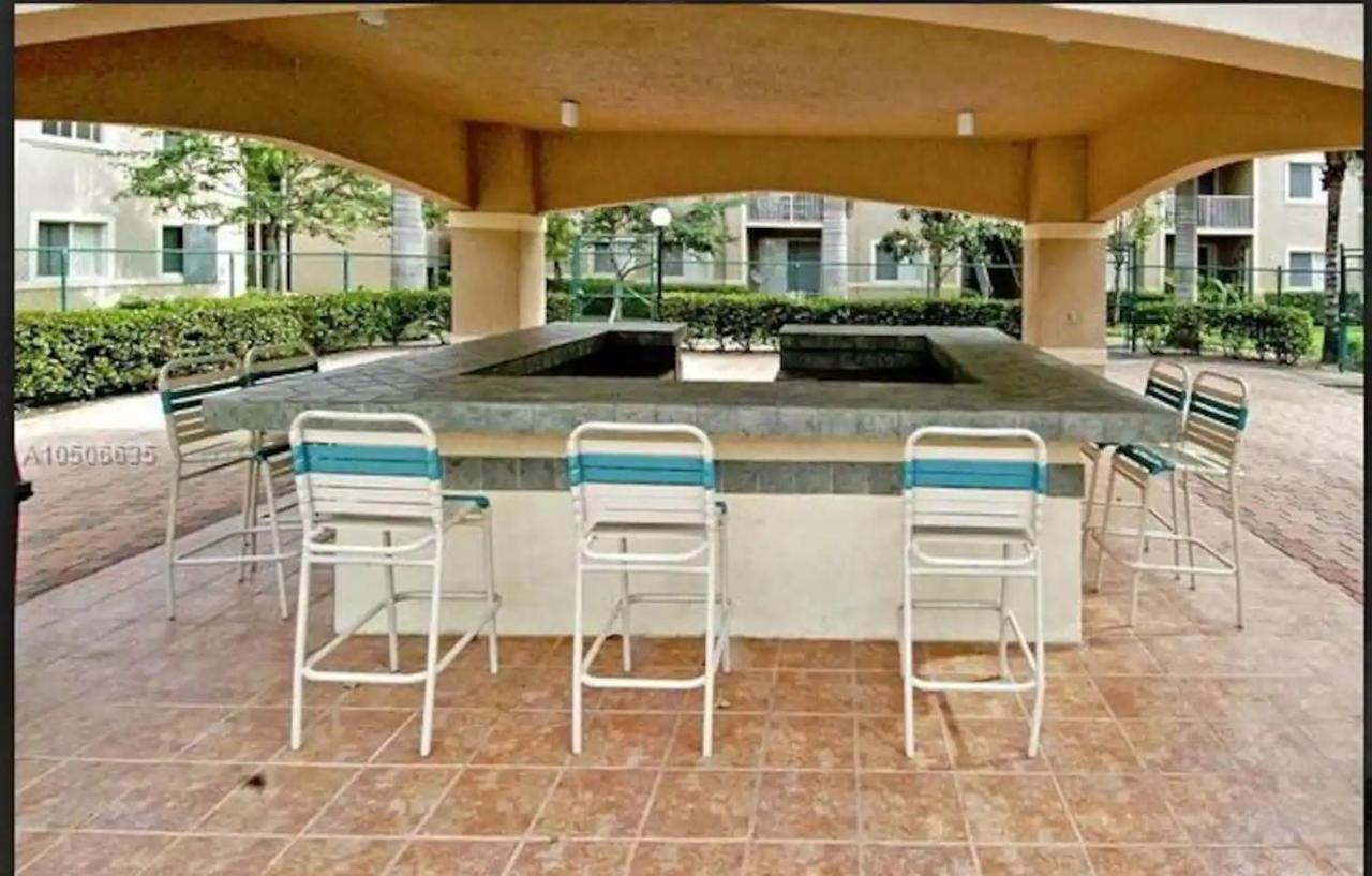 Master Room In Apartment Davie Εξωτερικό φωτογραφία