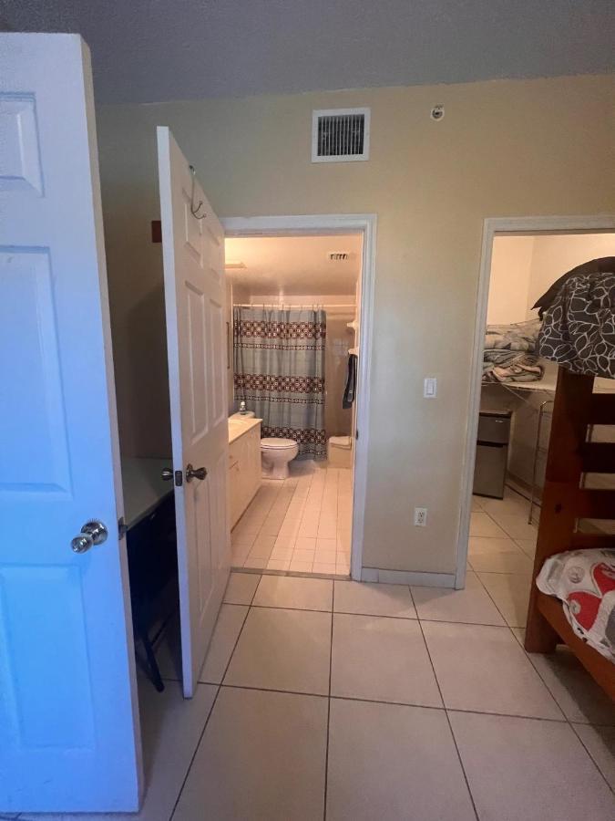 Master Room In Apartment Davie Εξωτερικό φωτογραφία