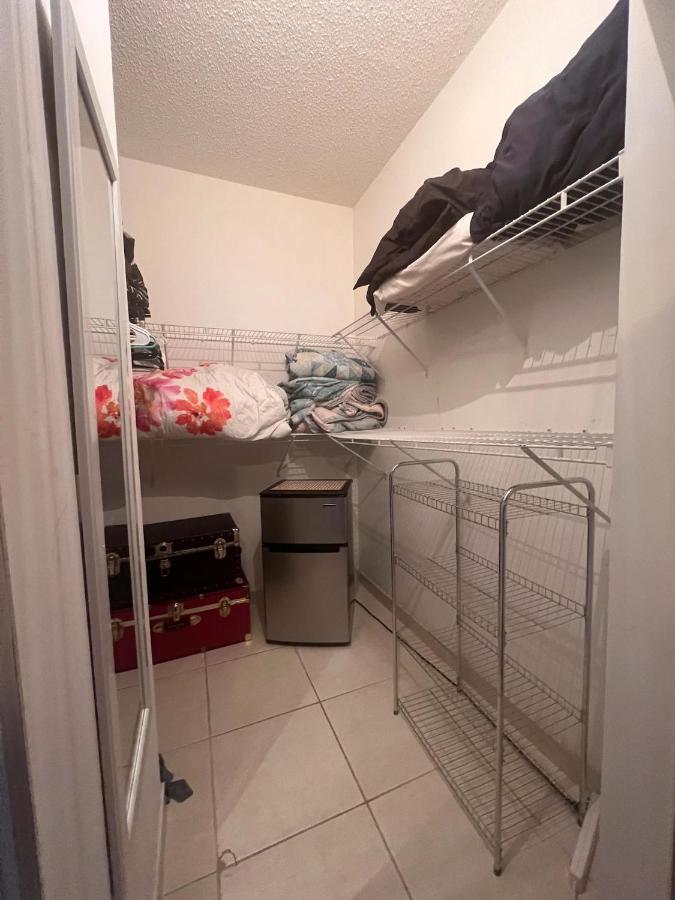 Master Room In Apartment Davie Εξωτερικό φωτογραφία